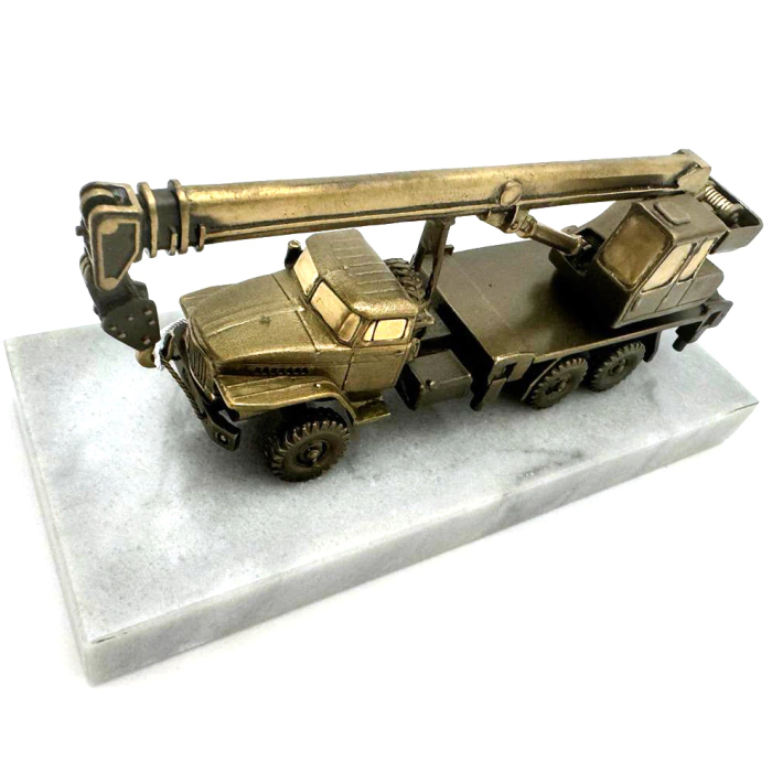Gift set "Builder" with cognac glasses and a statuette "Truck crane"